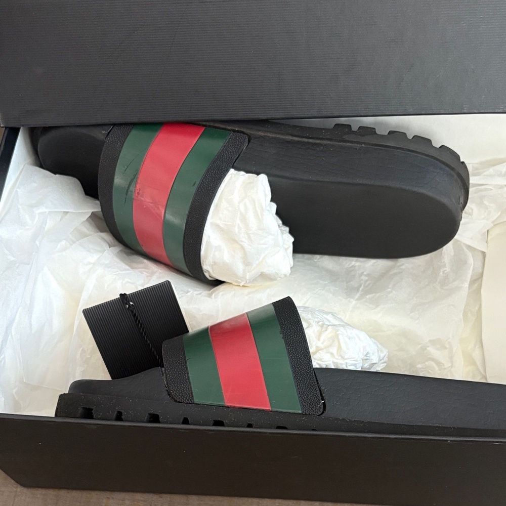 Gucci Men's Black Slides with Green and Red Accents